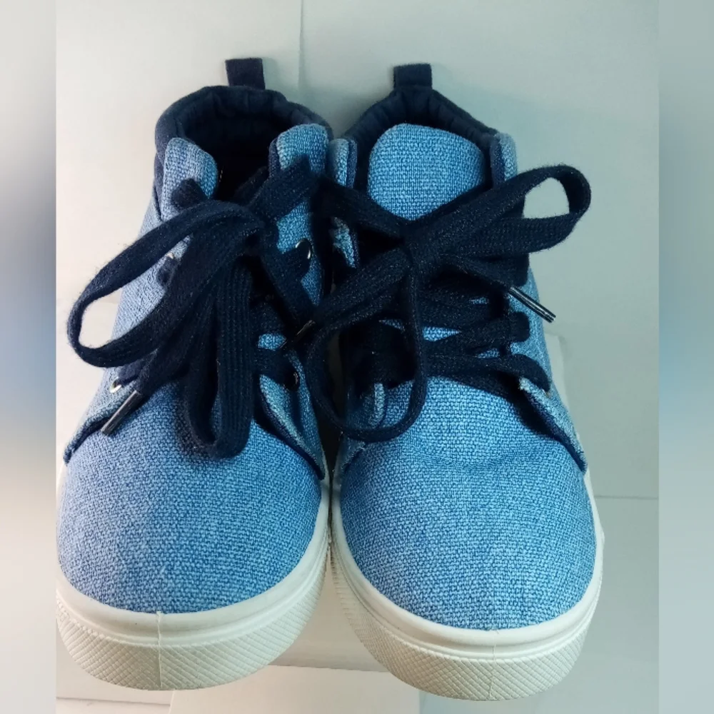 Boy/Girl Denim sneakers size 12. Gently used.